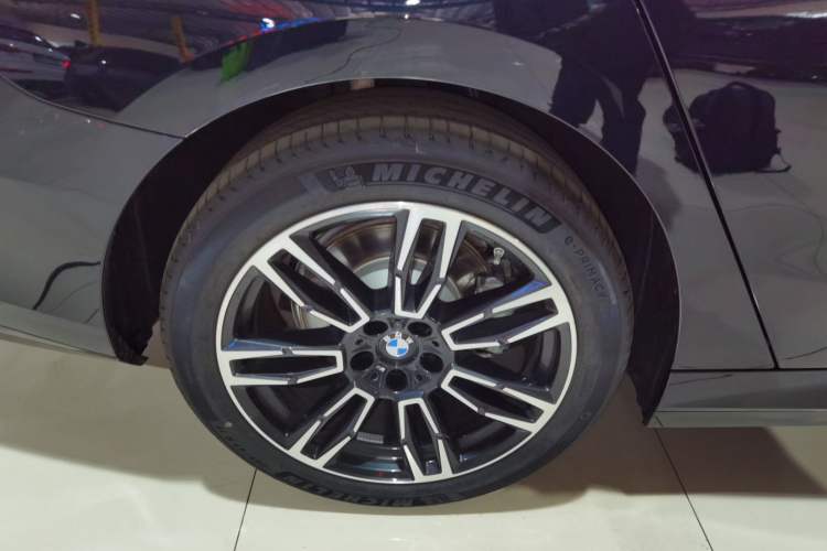 Used BMW 5 Series 2024 530Li Leading Model M Sport Package Exterior 3