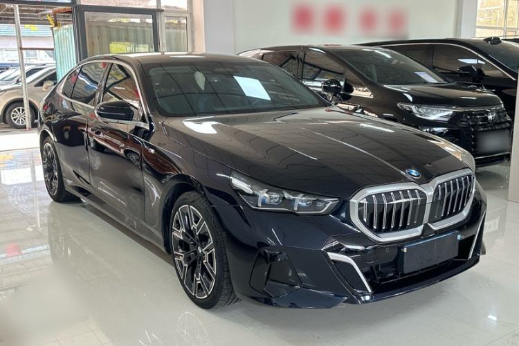Used BMW 5 Series 2024 530Li Luxury Edition M Sport Package Exterior 4