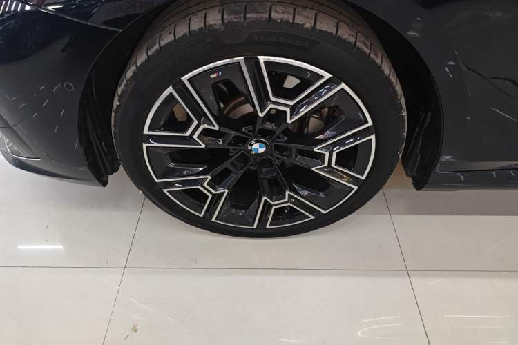 Used BMW 5 Series 2024 530Li Luxury Edition M Sport Package Exterior 4
