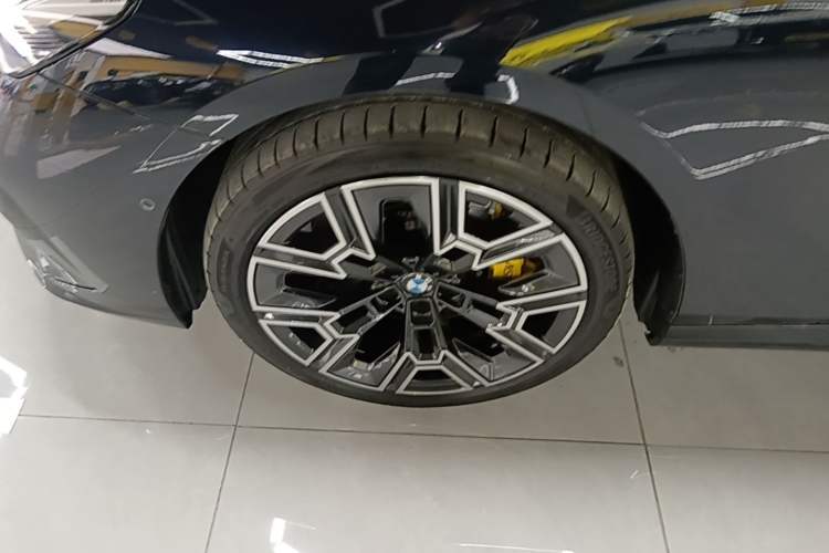 Used BMW 5 Series 2024 530Li Leading Model M Sport Package Exterior 4