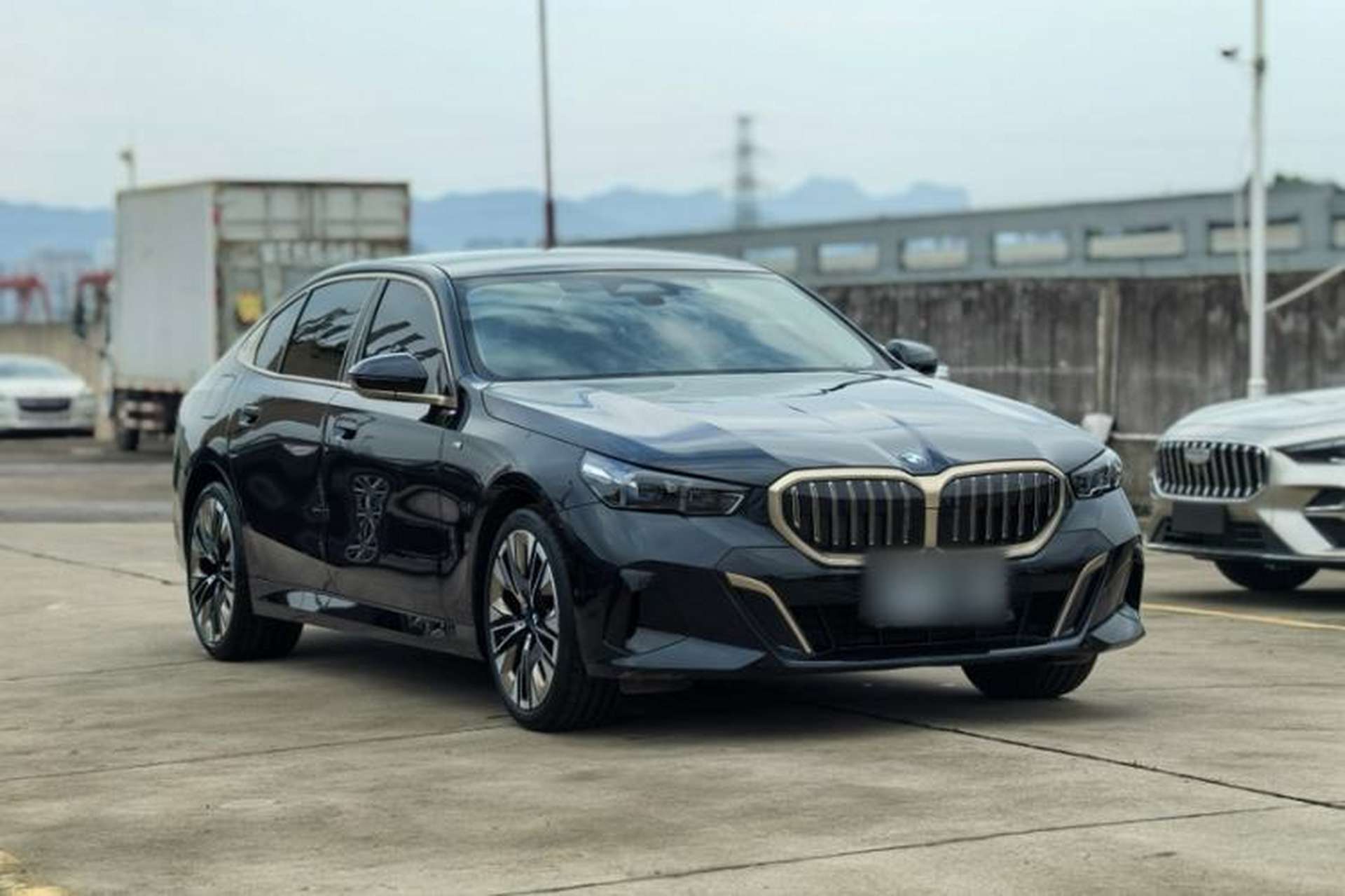 Used BMW 5 Series 2024 530Li Luxury Edition M Sport Package Exterior 4