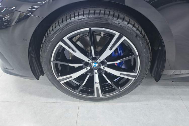 Used BMW 5 Series 2024 530i Luxury Edition M Sport Package Exterior 4