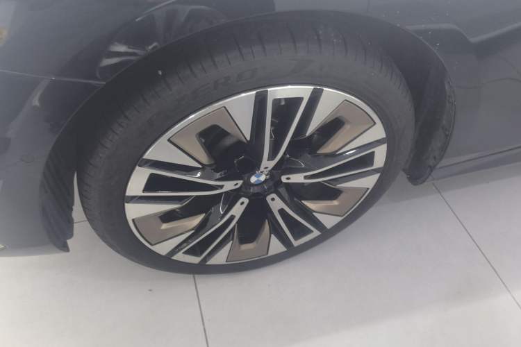 Used BMW 5 Series 2024 530Li Luxury Package Premium Edition Exterior 4
