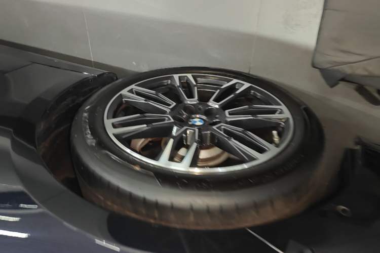 Used BMW 5 Series 2024 530Li Leading Model M Sport Package Exterior 4