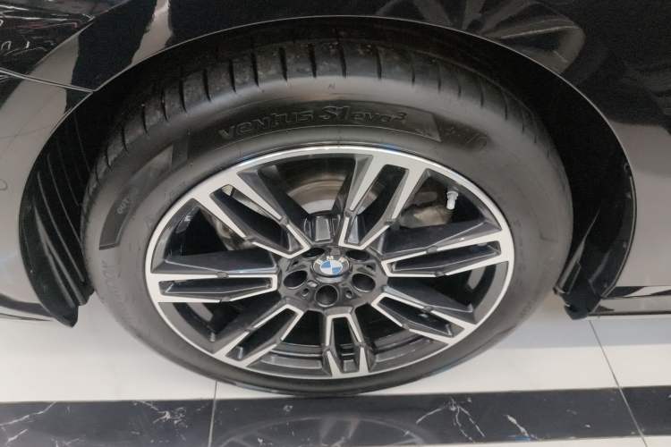 Used BMW 5 Series 2024 525Li M Sport Package Exterior 4