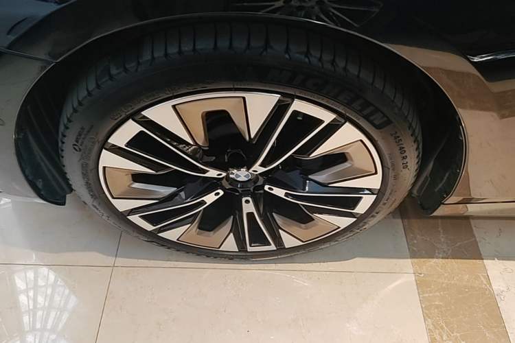 Used BMW 5 Series 2024 530Li Luxury Package Premium Edition Exterior 4