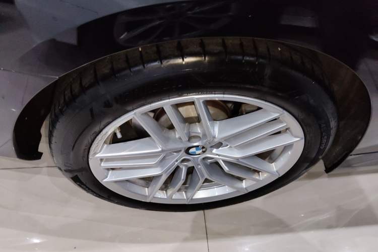 Used BMW 5 Series 2024 525Li Luxury Package Exterior 5
