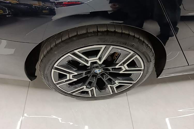 Used BMW 5 Series 2024 530Li Leading Model M Sport Package Exterior 5