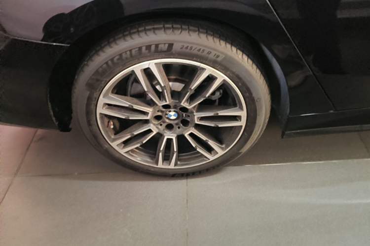 Used BMW 5 Series 2024 525Li M Sport Package Exterior 5