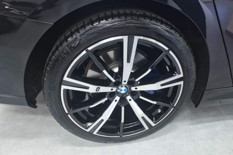 Used BMW 5 Series 2024 530i Luxury Edition M Sport Package Exterior 5