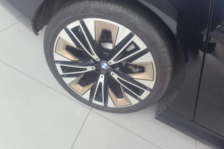 Used BMW 5 Series 2024 530Li Luxury Package Premium Edition Exterior 5
