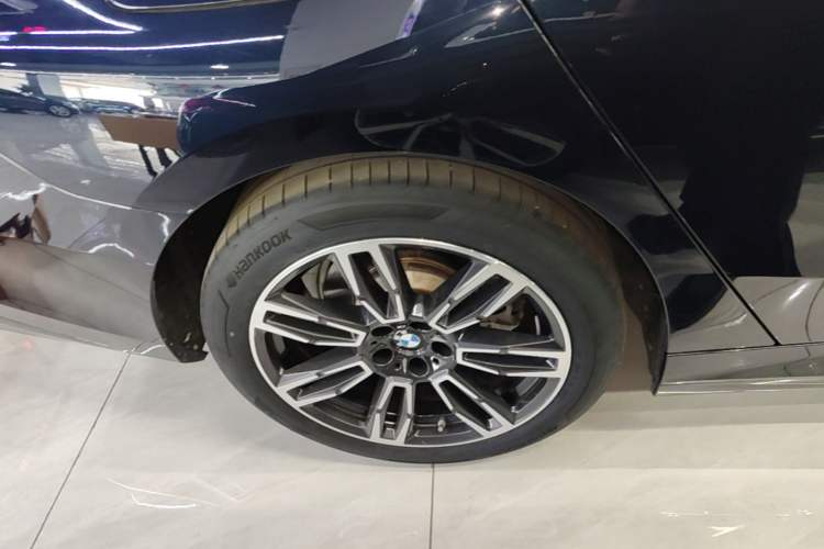 Used BMW 5 Series 2024 525Li M Sport Package Exterior 5