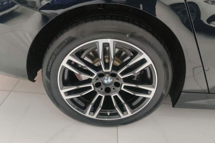 Used BMW 5 Series 2024 525Li M Sport Package Exterior 5