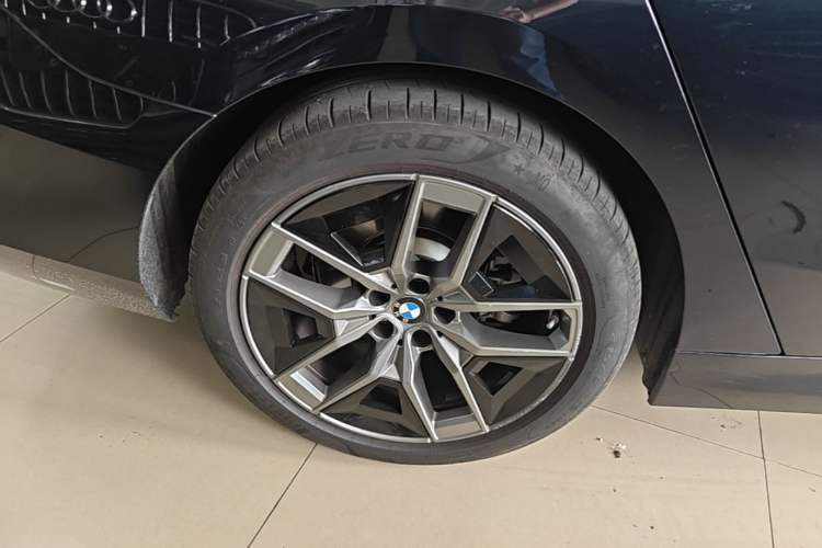 Used BMW 5 Series 2024 530Li Leading Luxury Package Exterior 5