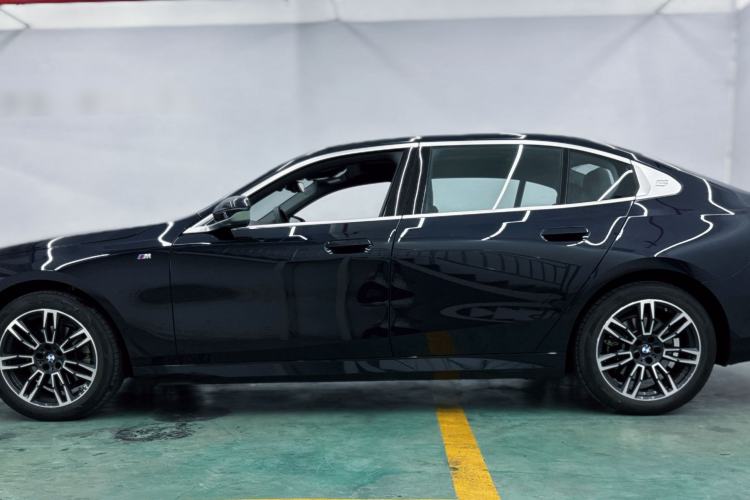 Used BMW 5 Series 2024 525Li M Sport Package Exterior 6