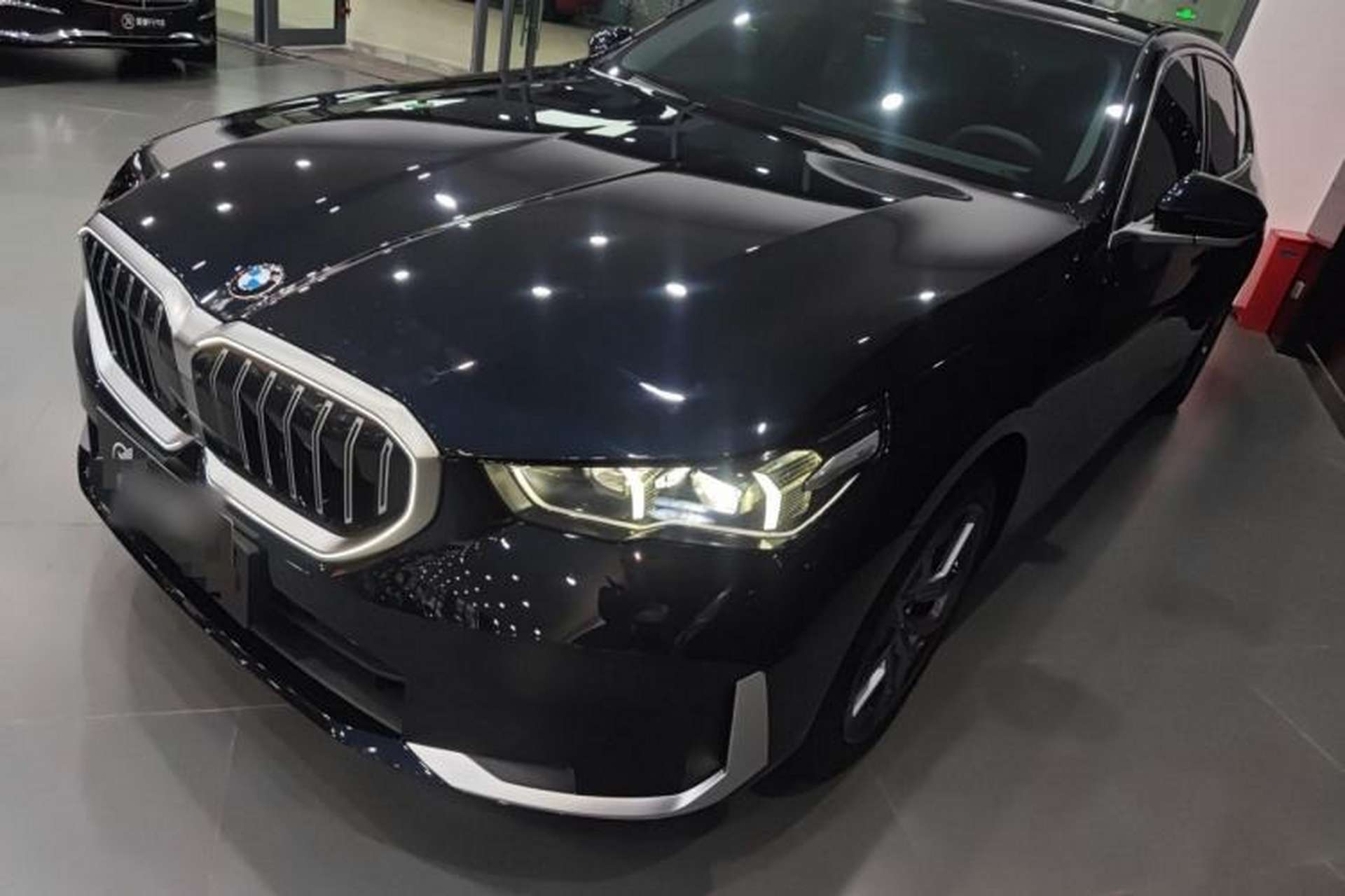 Used BMW 5 Series 2024 530Li Leading Luxury Package Front Left 45 Deg