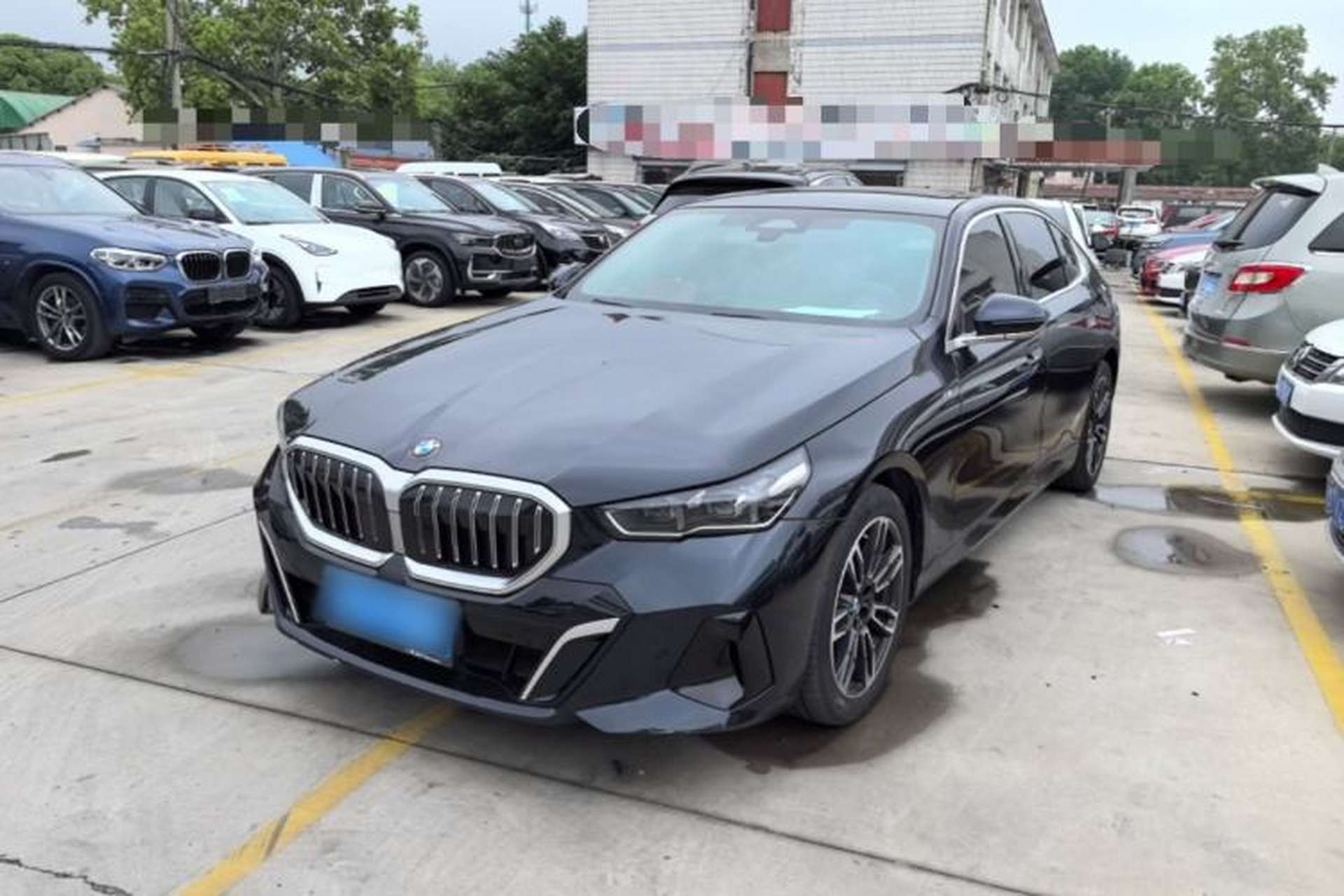 Used BMW 5 Series 2024 525Li M Sport Package Front Left 45 Deg