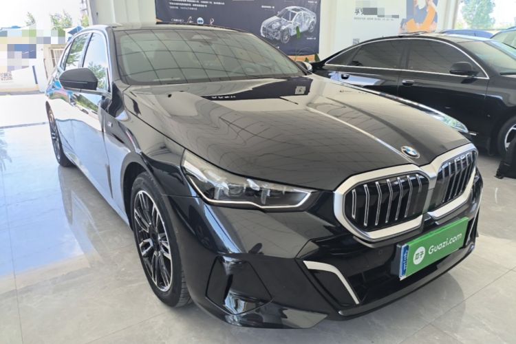 Used BMW 5 Series 2024 525Li M Sport Package Front Right 45 Deg