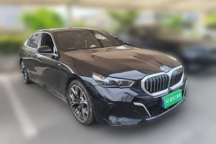 Used BMW 5 Series 2024 530Li Luxury Edition M Sport Package Front Right 45 Deg