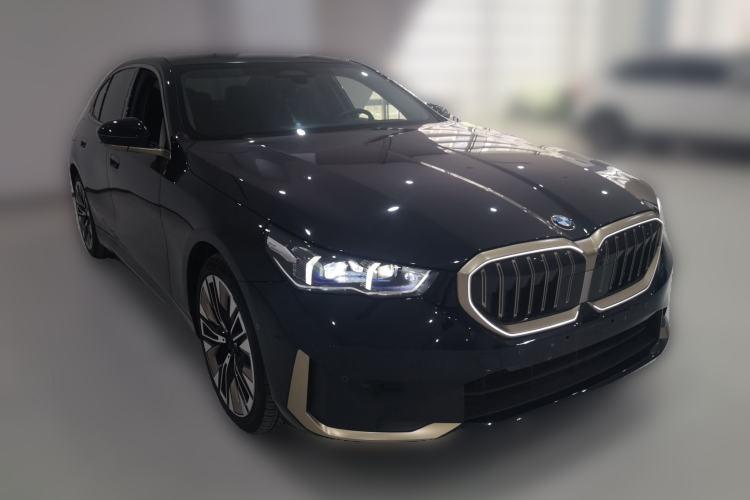 Used BMW 5 Series 2024 530Li xDrive Luxury Package Front Right 45 Deg