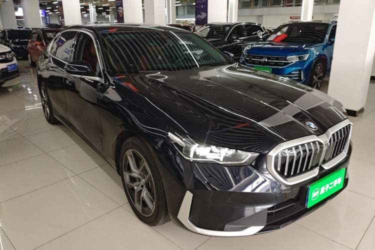 Used BMW 5 Series 2024 530Li Leading Luxury Package Front Right 45 Deg