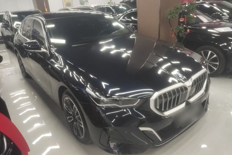 Used BMW 5 Series 2024 525Li M Sport Package Front Right 45 Deg