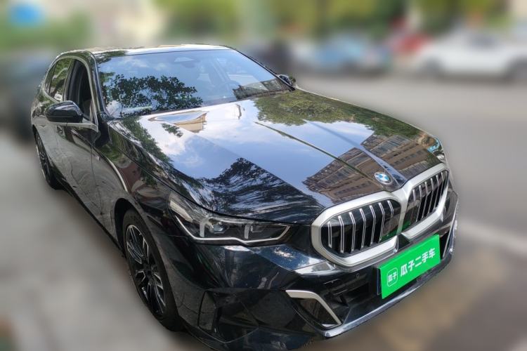 Used BMW 5 Series 2024 525Li M Sport Package Front Right 45 Deg