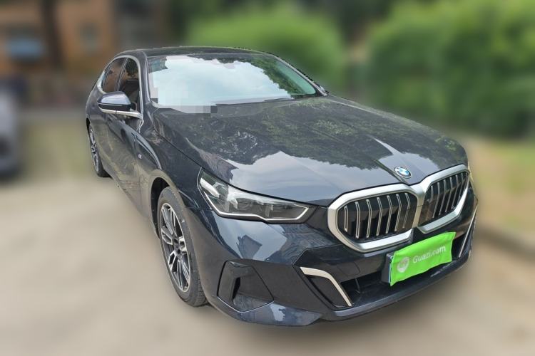 Used BMW 5 Series 2024 525Li M Sport Package Front Right 45 Deg