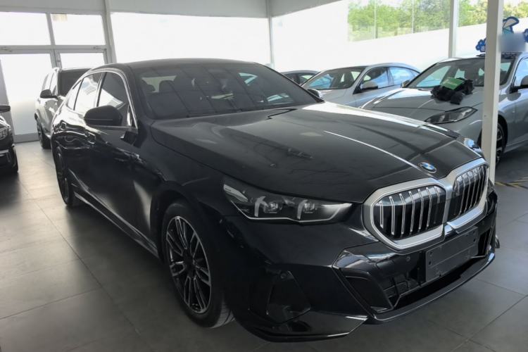 Used BMW 5 Series 2024 530Li Leading Model M Sport Package Front Right 45 Deg