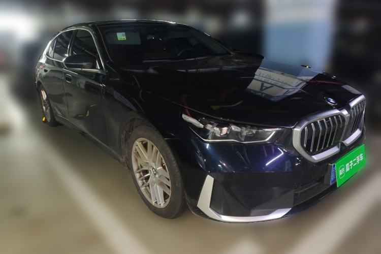 Used BMW 5 Series 2024 525Li Luxury Package Front Right 45 Deg