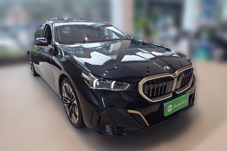 Used BMW 5 Series 2024 530Li Luxury Edition M Sport Package Front Right 45 Deg