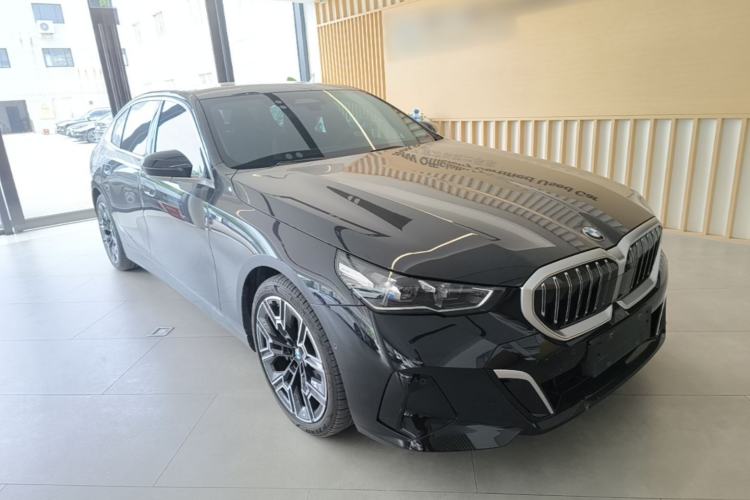 Used BMW 5 Series 2024 530Li Luxury Edition M Sport Package Front Right 45 Deg