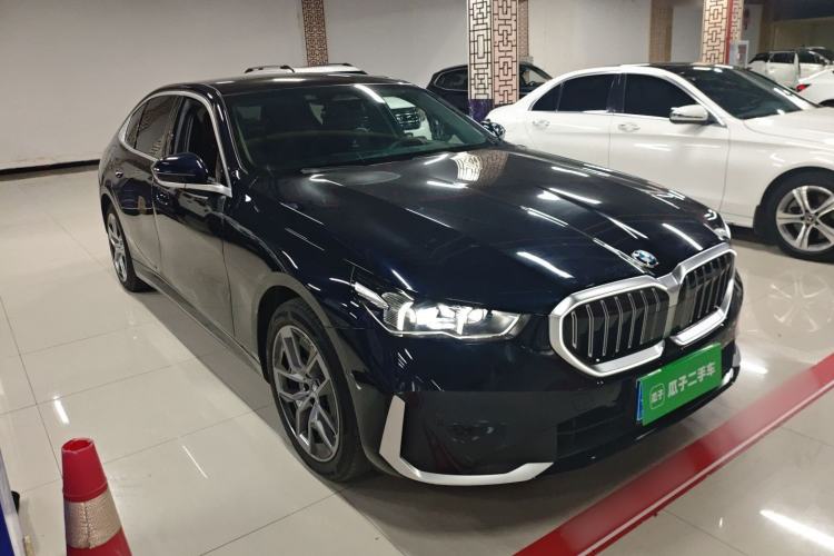 Used BMW 5 Series 2024 530Li Leading Luxury Package Front Right 45 Deg
