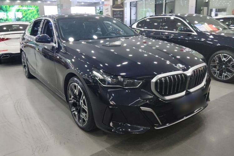 Used BMW 5 Series 2024 530Li Luxury Edition M Sport Package Front Right 45 Deg