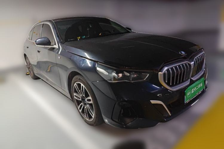 Used BMW 5 Series 2024 525Li M Sport Package Front Right 45 Deg
