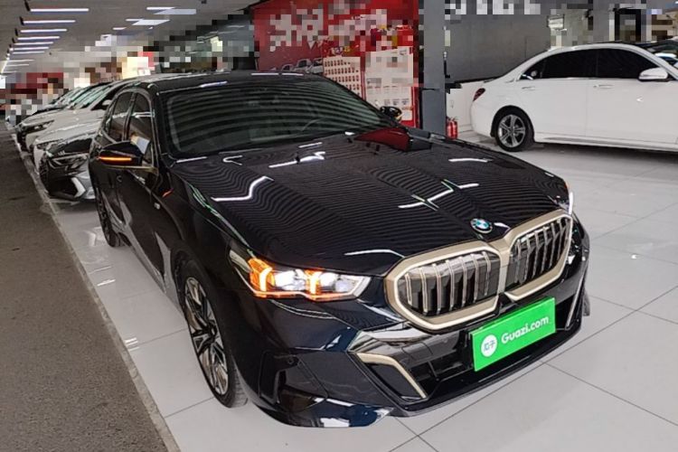 Used BMW 5 Series 2024 530Li Luxury Edition M Sport Package Front Right 45 Deg