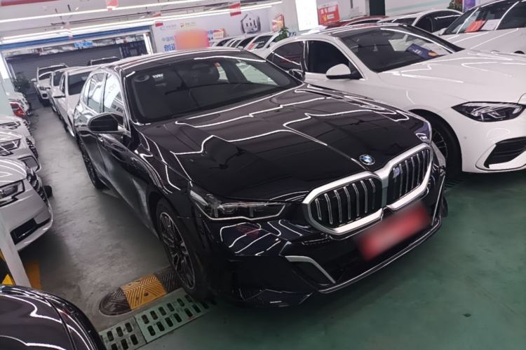 Used BMW 5 Series 2024 525Li M Sport Package Front Right 45 Deg