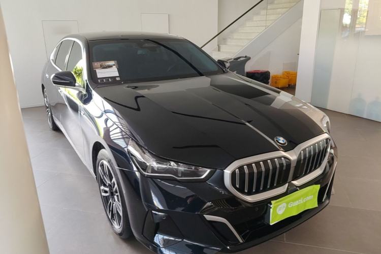 Used BMW 5 Series 2024 525Li M Sport Package Front Right 45 Deg