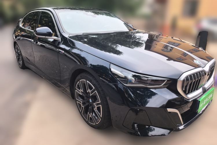 Used BMW 5 Series 2024 530Li Luxury Edition M Sport Package Front Right 45 Deg