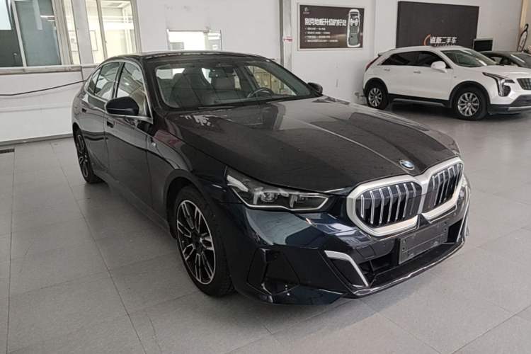Used BMW 5 Series 2024 525Li M Sport Package Front Right 45 Deg