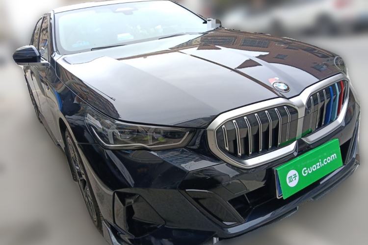 Used BMW 5 Series 2024 530Li Leading Luxury Package Front Right 45 Deg