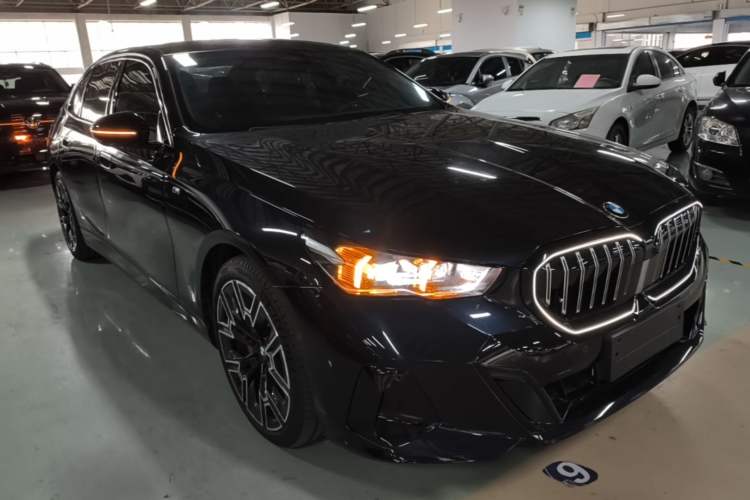 Used BMW 5 Series 2024 530Li Luxury Edition M Sport Package Front Right 45 Deg