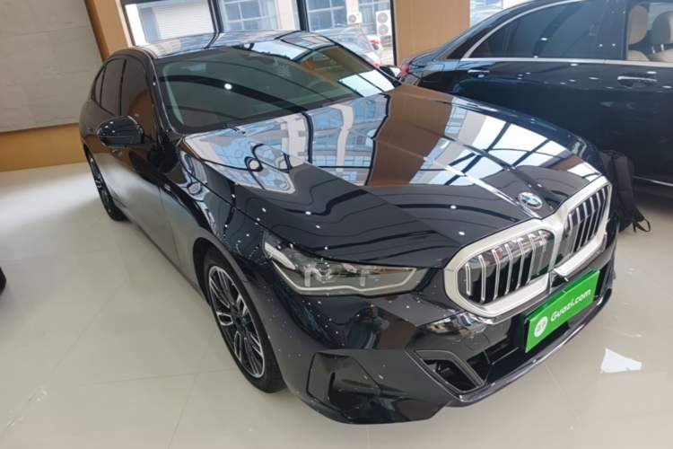 Used BMW 5 Series 2024 525i M Sport Package Front Right 45 Deg