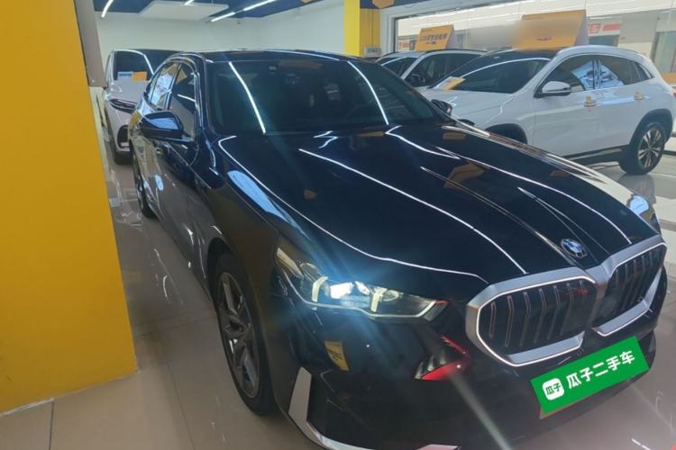 Used BMW 5 Series 2024 530Li Leading Luxury Package Front Right 45 Deg