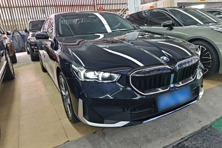 Used BMW 5 Series 2024 530Li Leading Luxury Package Front Right 45 Deg
