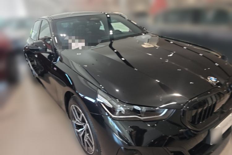 Used BMW 5 Series 2024 530Li Leading Luxury Package Front Right 45 Deg