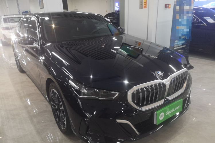 Used BMW 5 Series 2024 525Li M Sport Package Front Right 45 Deg