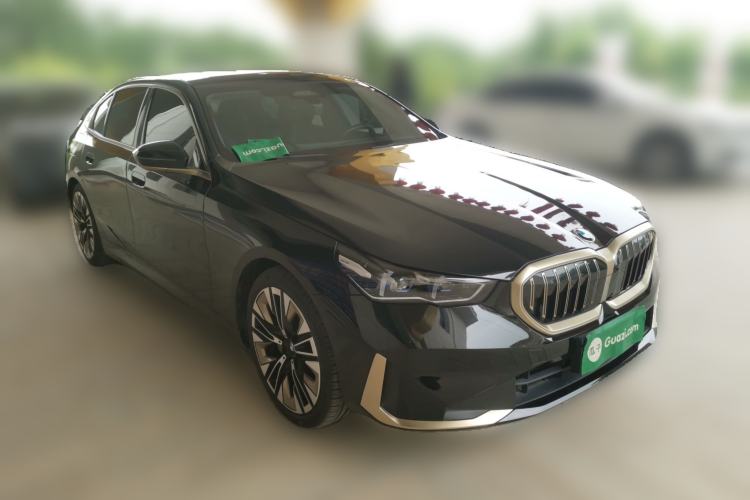 Used BMW 5 Series 2024 530Li Luxury Package Premium Edition Front Right 45 Deg