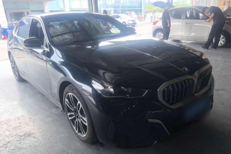 Used BMW 5 Series 2024 525Li M Sport Package Front Right 45 Deg