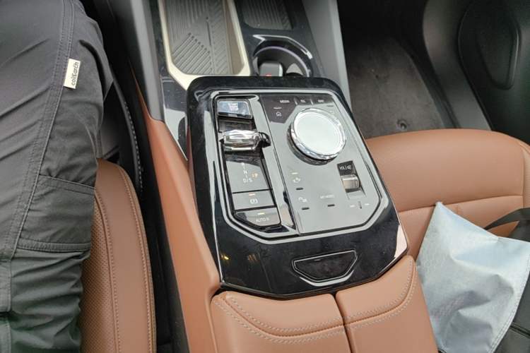 Used BMW 5 Series 2024 530Li Luxury Edition M Sport Package Gear Lever